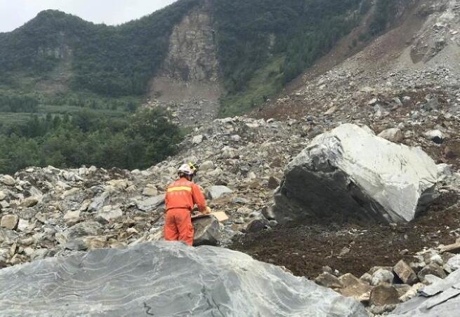 贵州毕节山体垮塌 已至2人死亡25人失联