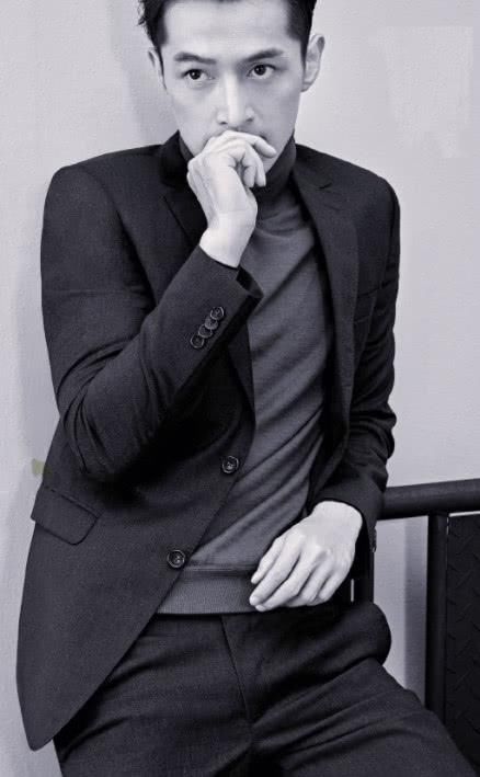 胡歌经纪人被开除,唐人老总:擅自签约合同,网友