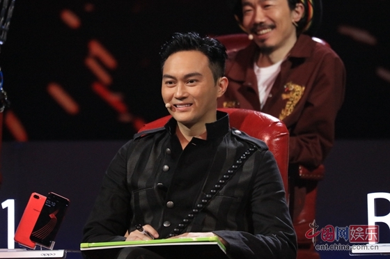 《蒙面唱将》张智霖歌手归来 成方圆不忘初心