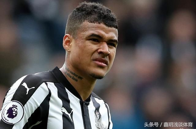 英超一场保级球队之间的互啄,却在最后时刻让