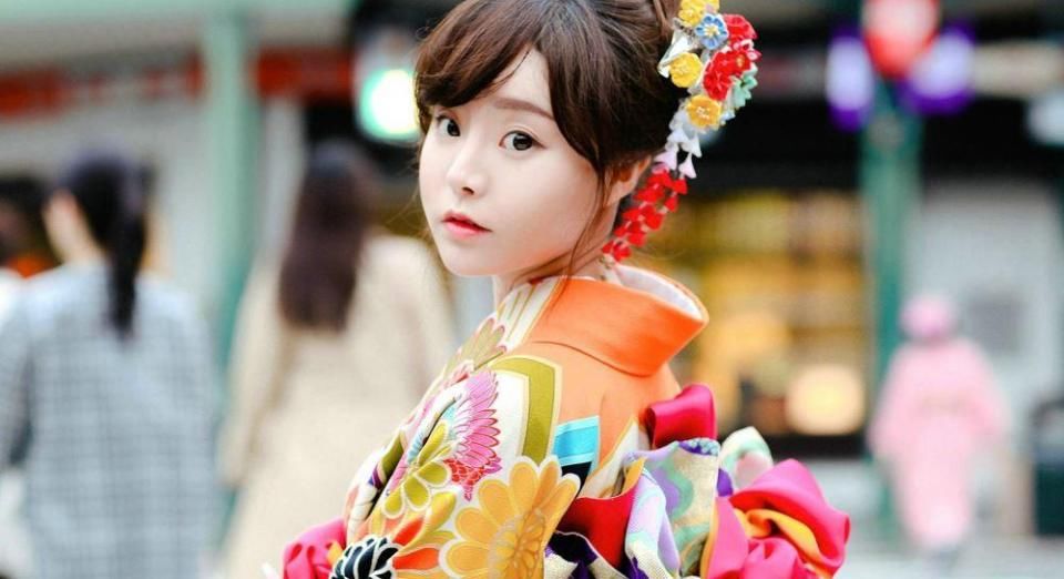 街拍:日本和服美女,揭开日本女人和服里的秘密