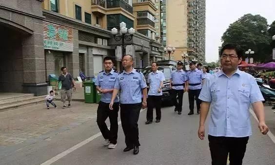 点赞|无为法院院长亲自抓老赖,在场群众赞好