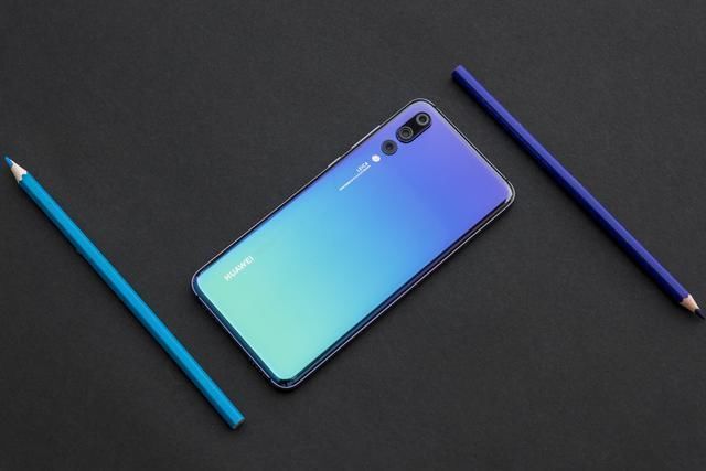 华为手机款式多,千万别盲目,首选这3款不会错