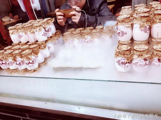 西安回民街是西安著名的美食文化街区,是西安