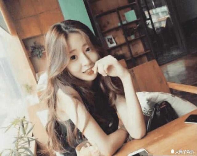 女儿在家拍抖音,不小心却直播了妈妈洗澡?