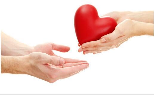 爱心志愿者团队进山区小学送温暖赠书2万余册