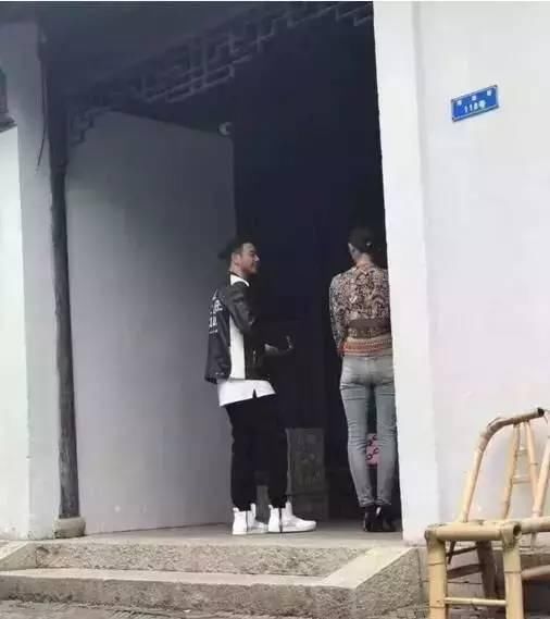 章泽天162的身高比刘诗诗165还高,同过框的这