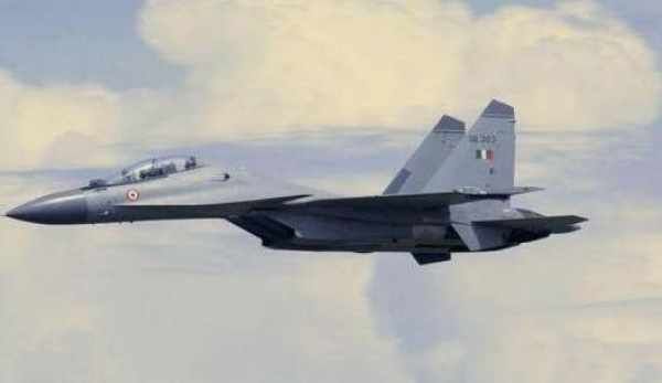 中国新型战斗机换装矢量发动机照片突然被曝光