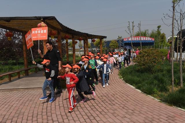 拥抱自然 我爱春天--素质教育践行者郑州市端庄