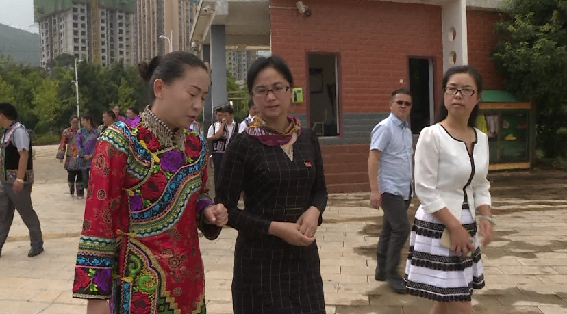 首届中国全媒体公益年会:边疆教育脱贫的领航人杨琼英 首届中国全媒体公益年会:边疆教育脱贫的领航人杨琼英