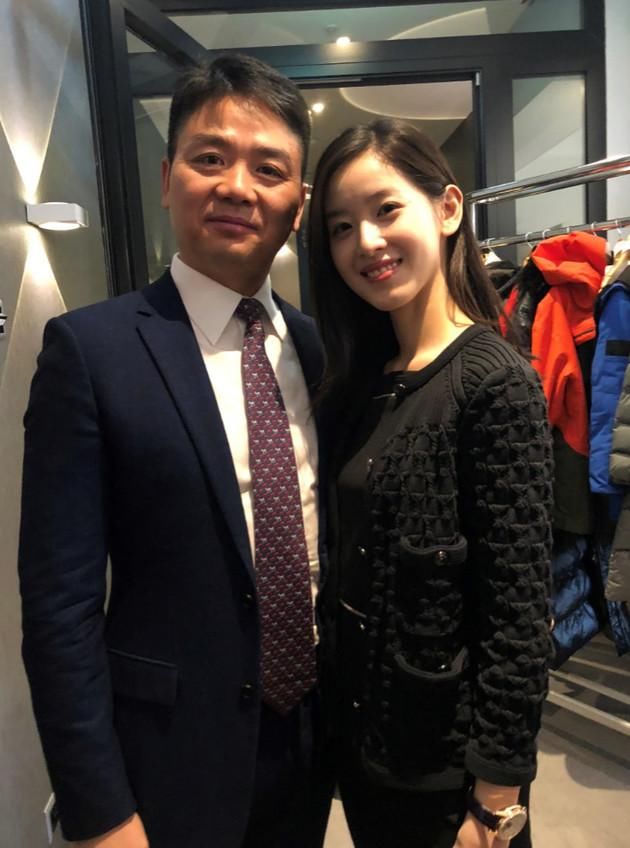 刘强东瞒着章泽天给乡亲们送500万年货 还写