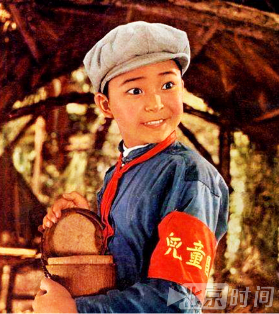 《闪闪的红星》;看到儿童团里的"潘冬子",大家想起来那首歌没?