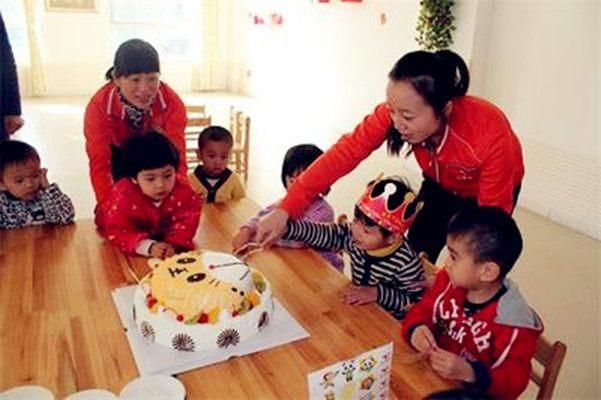儿子带生日蛋糕去幼儿园,老师却不让分享,老师