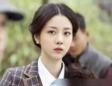 李溪芮一个短发演了三部剧,换上长发颜值赛过