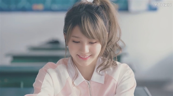 微软小冰发布首支mv《好想你》 与歌手朱主爱合唱