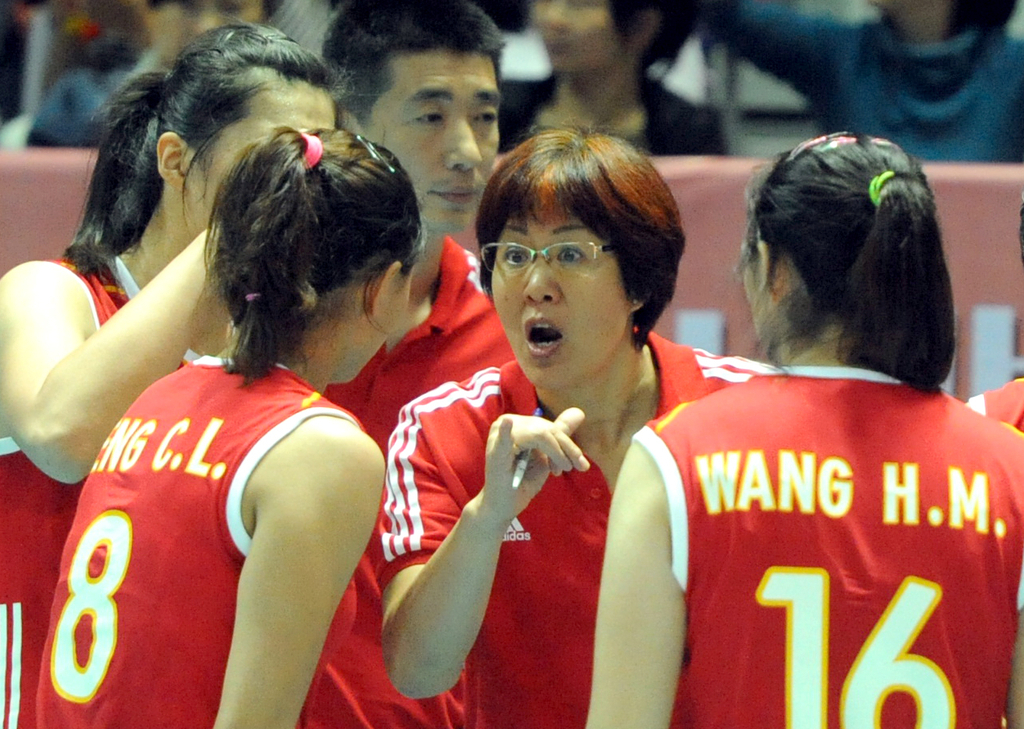 雄鸡唱晓:郎平兑现承诺担任中国女排“总教练” 雄鸡唱晓:郎平兑现承诺担任中国女排“总教练”