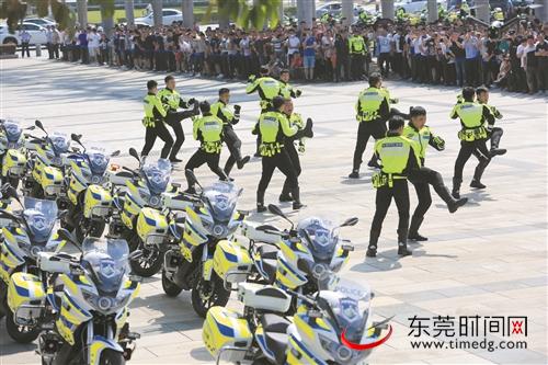 东莞公安铁骑警务模式正式启动!1200余铁骑投