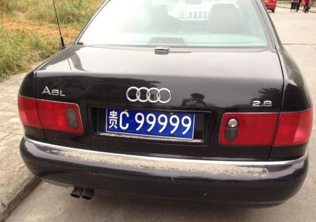 顺带一提,黄牌贵c99999在一辆金龙大客车身上,黑牌贵c99999则从未出现