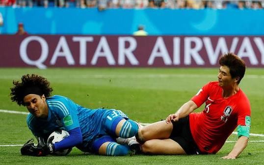 韩国犯规创世界杯之最,骂人肘击背后爆铲,赛后