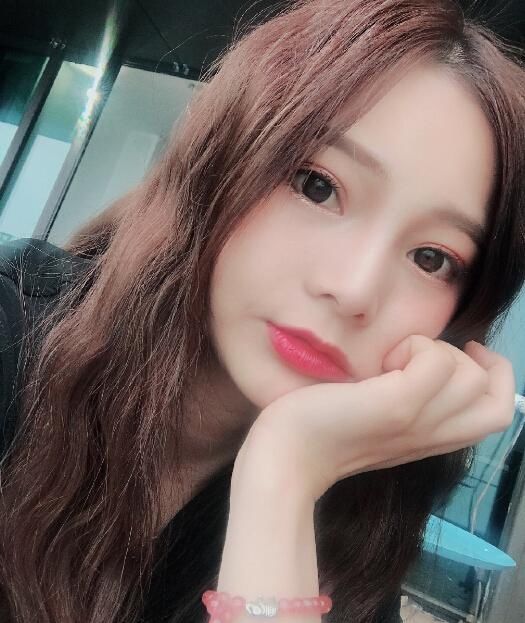 会计打赏120万女主播发文:睡总统套房的另有其