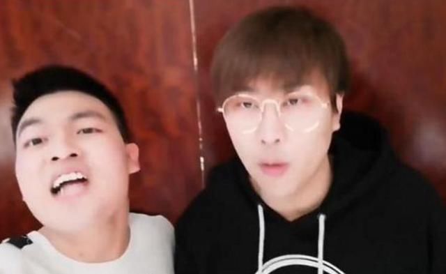 卢本伟带着马飞飞去斗鱼一直播间开了个贵族骑