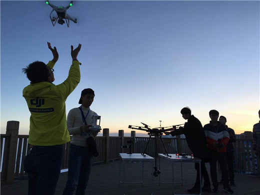 飞客汇聚西岭雪山 无人机揭秘成都之巅-北京时间