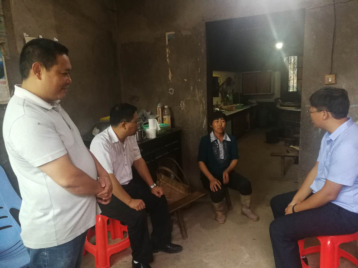 宣汉县政府副县长仲佳爱到斑竹村指导脱贫攻坚