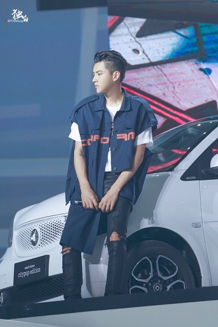 [吴亦凡][分享]170618 绝世美颜 大长腿 超赞衣品,昨天的凡凡帅瞎妮的