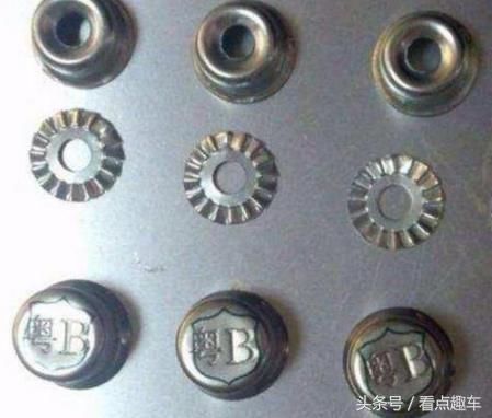 车牌上四个孔为什么车管所只给两个螺丝?车管