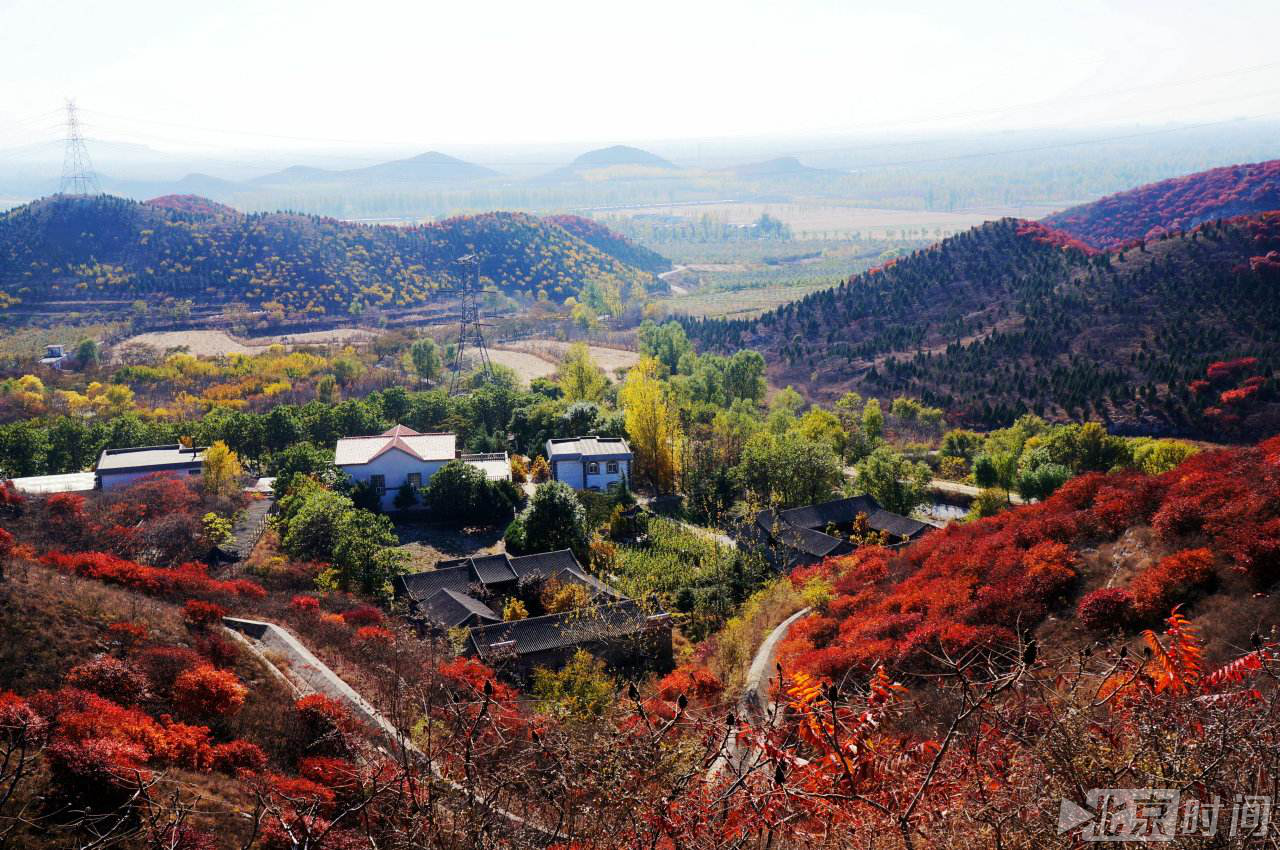 徒步踏秋舞彩浅山与橙红橘绿不期而遇 徒步踏秋舞彩浅山与橙红橘绿不期而遇