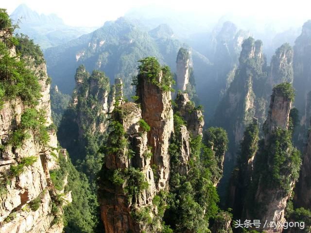 六七月份去张家界游玩需要带什么衣服、山里会