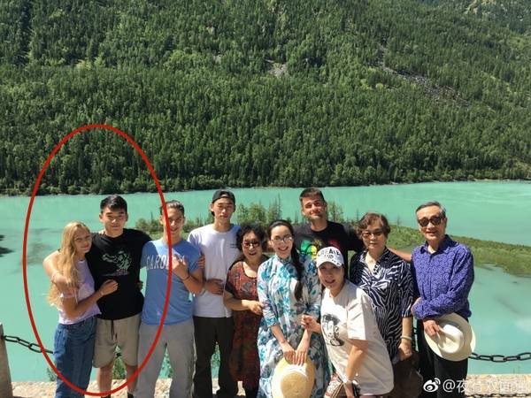 林依轮老婆晒照 不小心曝光了14岁儿子林子轩的外国女友