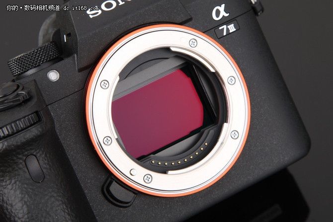 全画幅微单全面专业时代 索尼A7M3评测