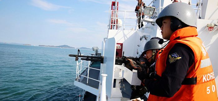 警备舰艇各舰队在海上各发射了20枚40mm舰炮、80枚20mm火神炮、40发M60机关枪，测定了射击能力。 除了射击之外，还进行了逮捕非法捕捞的中国渔船的模拟训练。