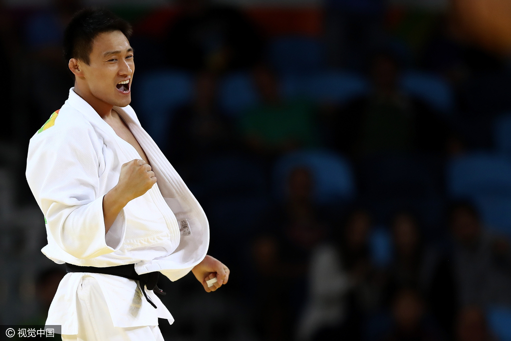 根据抽签，程训钊首轮轮空，32进16的比赛，程训钊就遭遇雅典奥运会金牌、伦敦奥运会铜牌得主、希腊老将伊利迪亚斯，这场比赛程训钊打得干净利落，最终以一本胜出。