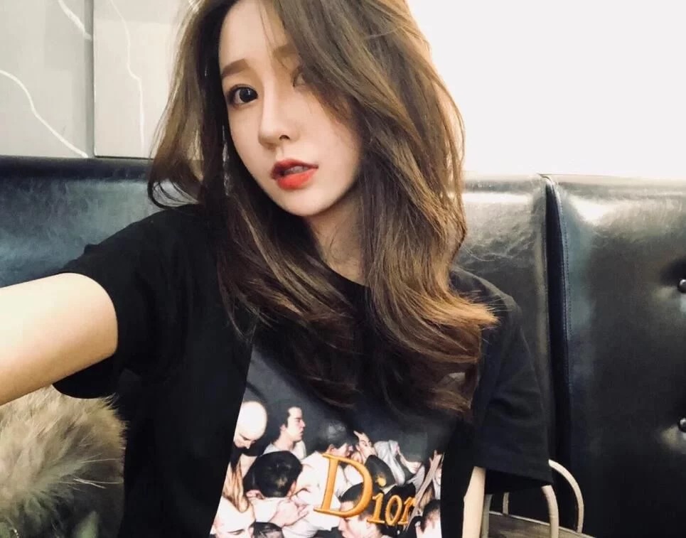 抖音温婉黑历史整容前照片被封杀原因 许静婉