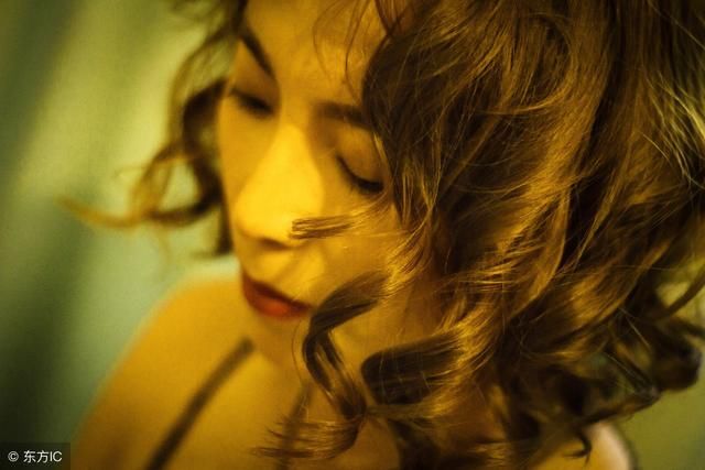 男友离异不离家,25岁的女孩爱上一个离异且有