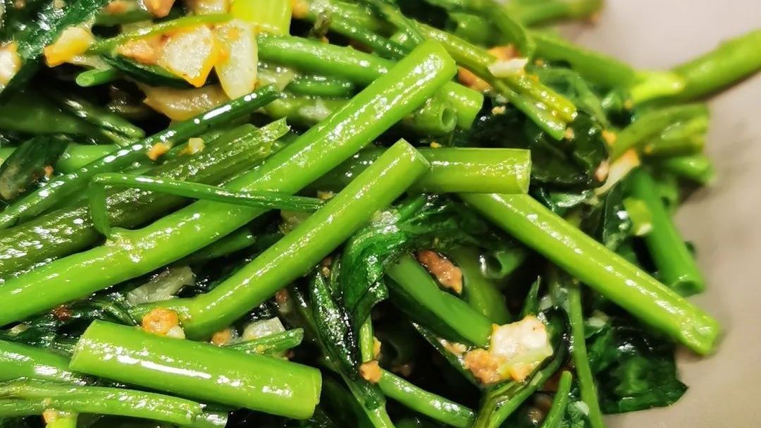 别错过这个碱性菜，腐乳里多加一样料，小白炒完也不输饭店口儿！