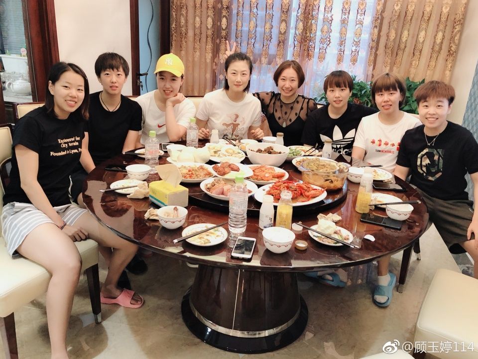 丁宁28岁生日宴请国乒7姐妹!刘诗雯4大主力缺