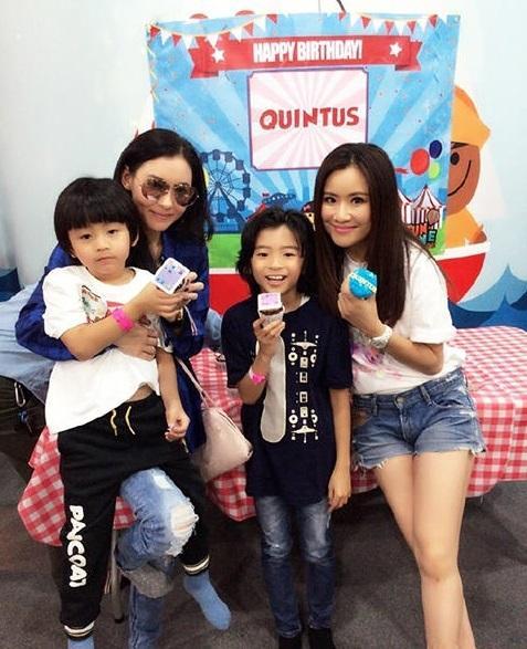 与张柏芝的公公有这样的大尺度戏份，并没有影响她与张柏芝之间的关系。在张柏芝离婚陷入低谷后，轮到了张文慈来关爱和帮助她。如今张文慈已经四十多岁了，依旧保持单身。