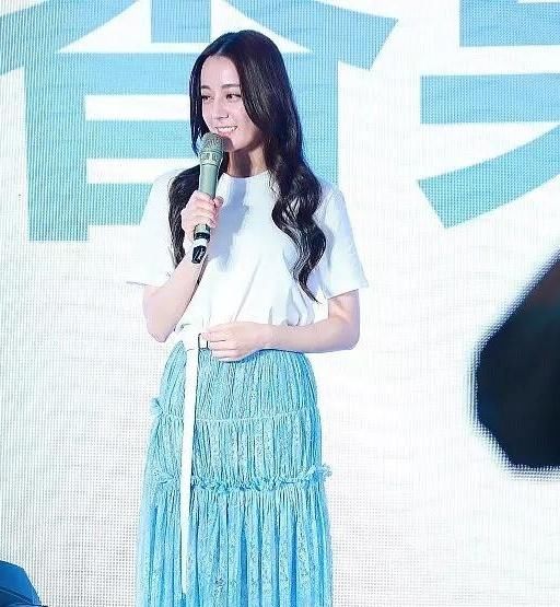 靠颜值走红的小花旦迪丽热巴脸垮了?素颜也没