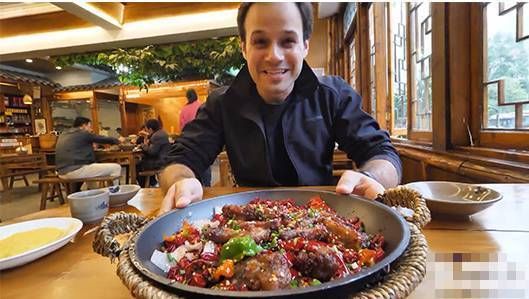 口水值爆表慎入:加拿大白人小伙儿在四川吃遍