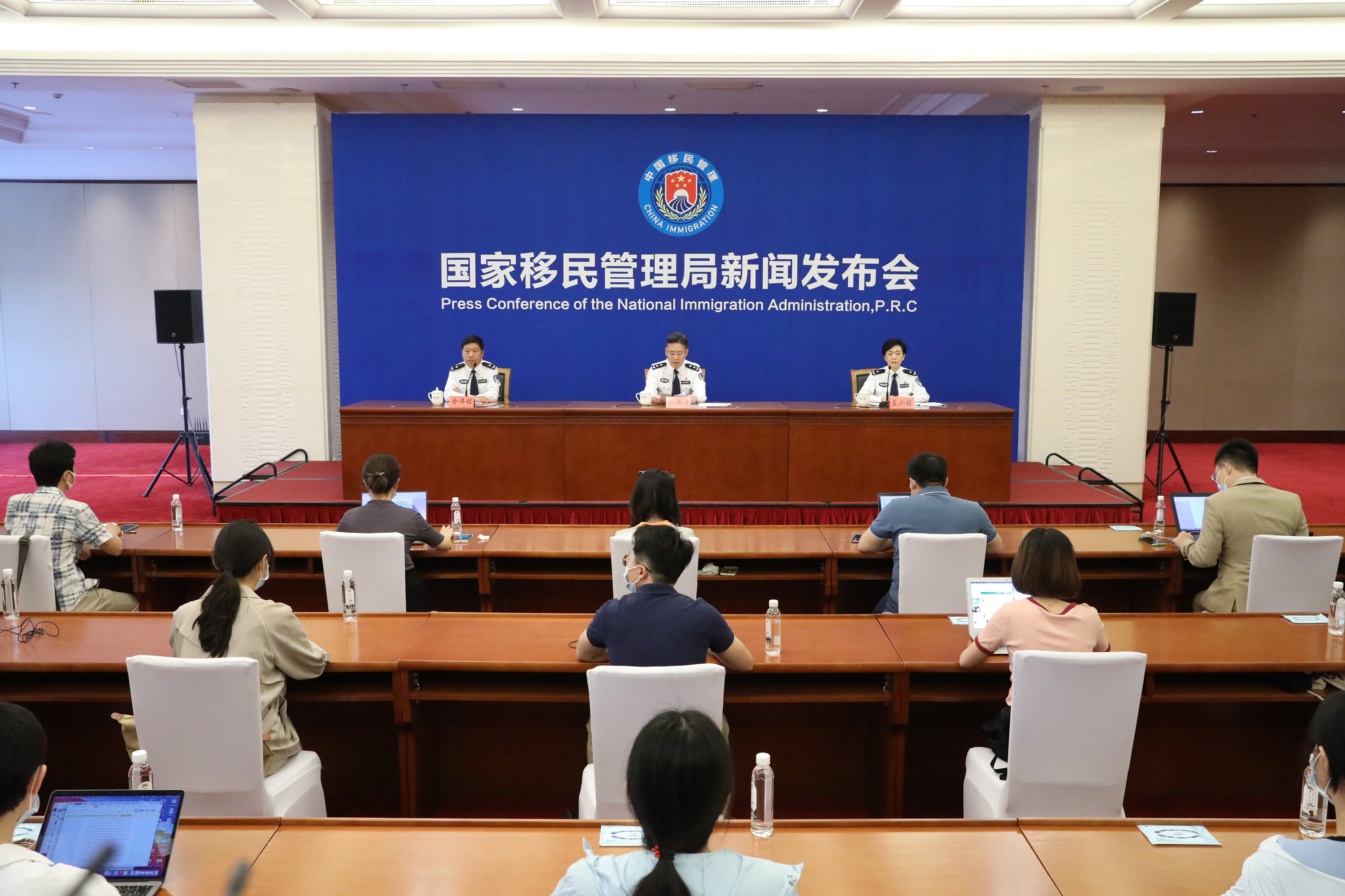 一地办证、区域通用！国家移民管理局出台16项新措施