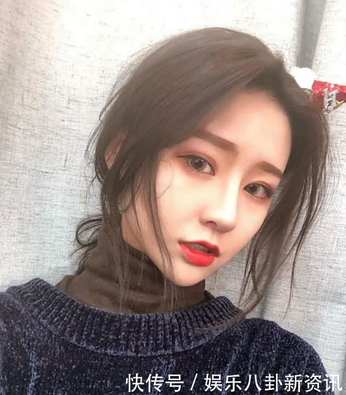 抖音莉哥没开美颜,现场唱成名曲,网友:网红果然