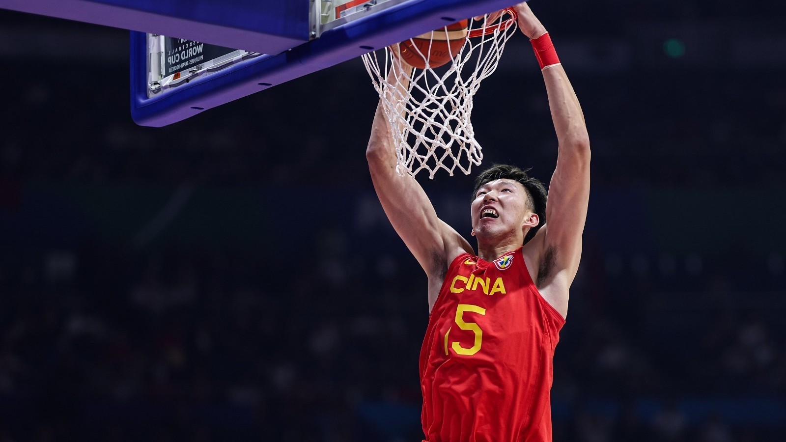 周琦挑大梁 张镇麟怒吼 中国男篮世界杯首战输了42分_北京时间