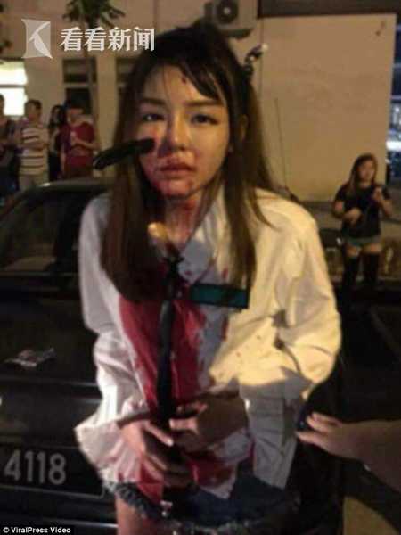 少女遭劫脸上被插一把刀 血流一身自拍等救护车