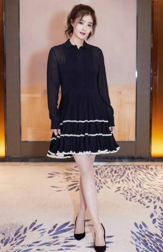 蒋欣这大粗腿穿短裤真心不好看,网友:确实挺胖