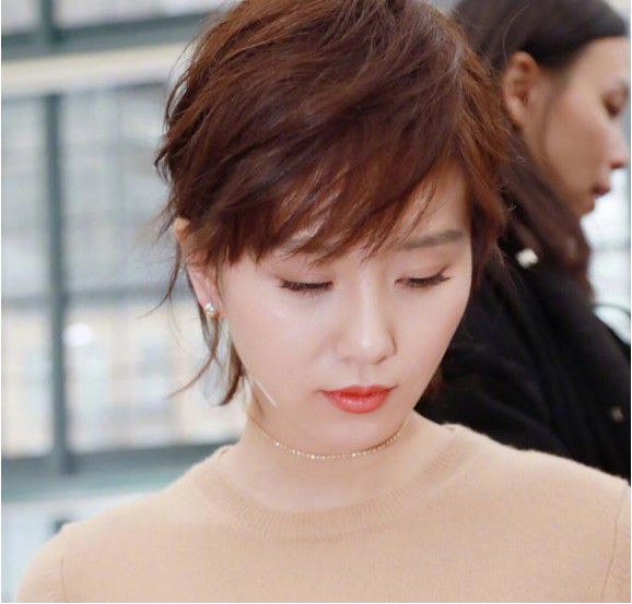 刘诗诗短发造型亮相纽约时装周,仙气飘飘如花仙子美呆众人