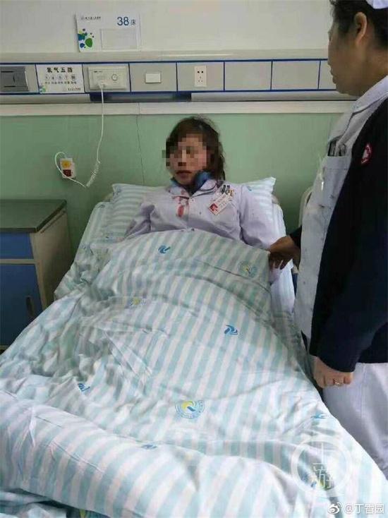 女医生指错路被病人家属打骨折 打人者被指有背景 女医生指错路被病人家属打骨折 打人者被指有背景