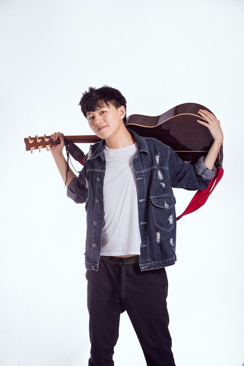 曾遭周杰伦疯抢的高瑞,酷狗直播时唱了这首歌惊艳全场